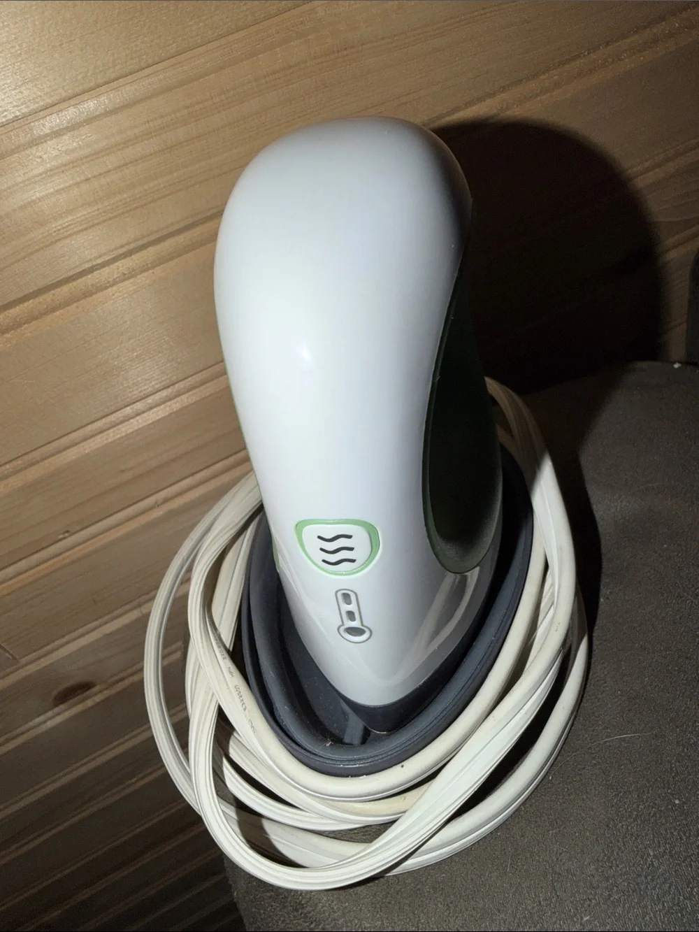USED Dododum Mini Handheld IRON-ON Garment Steamer - White & Light Green